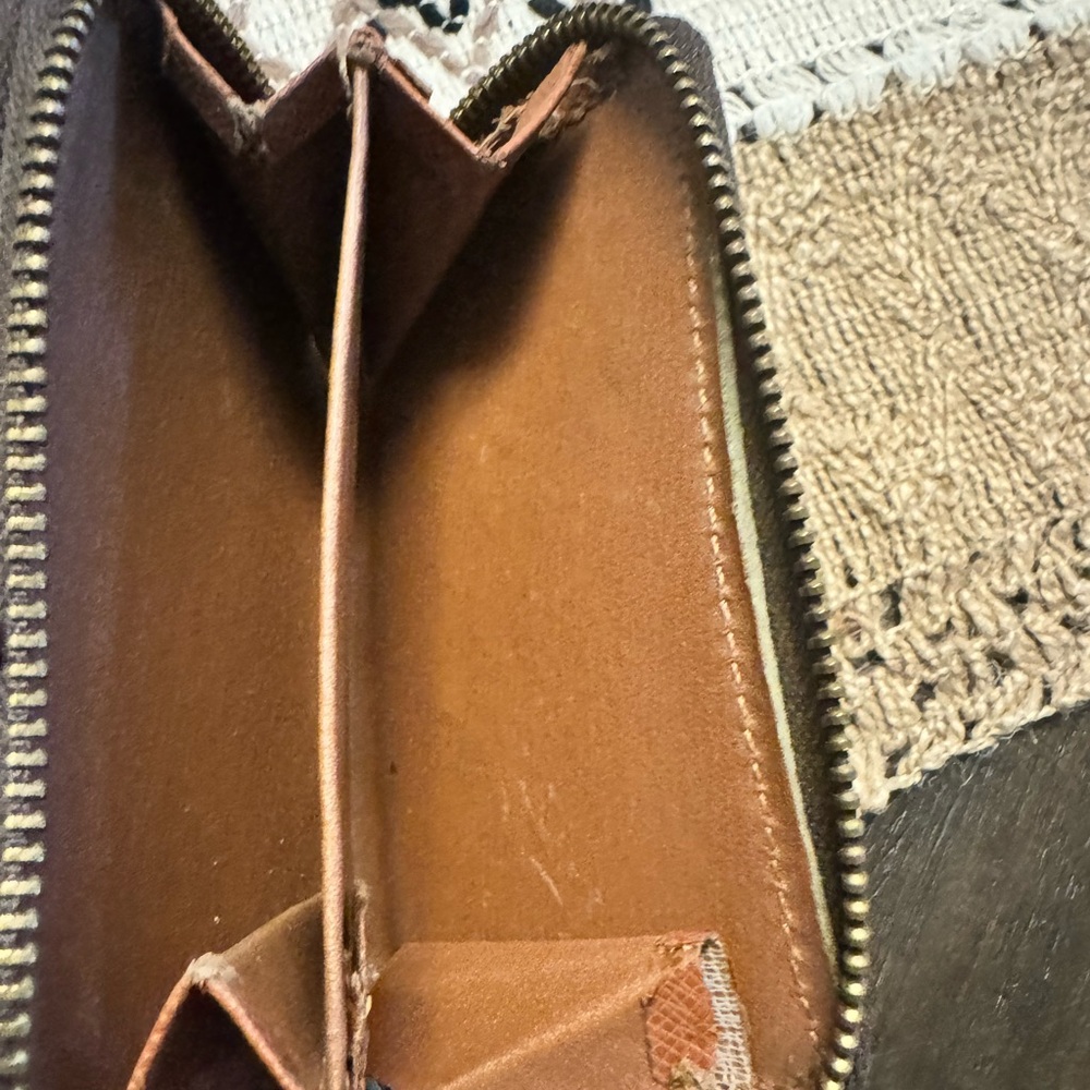 Louis Vuitton key/wallet